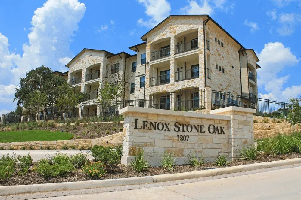 Lenox Stone Oak Apartments, San Antonio, TX, 312-unit apartment building sold by Highlight Multifamily Group